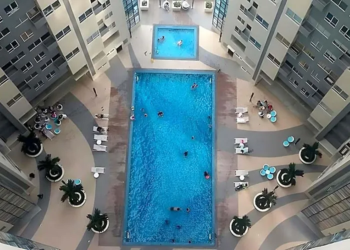 Hotel Oasis Regency@fort Victoria