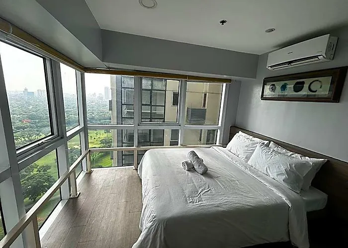 Hotel Oasis Regency@fort Victoria 3*