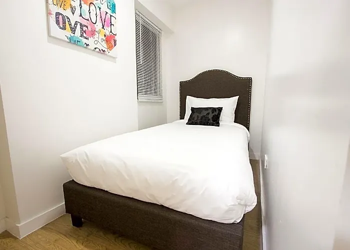 Hotel Oasis Regency@fort Victoria